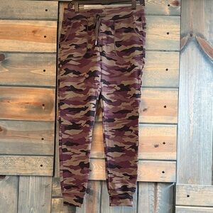 ZYIA Camo Joggers in Burgundy, Olive, Black unwind